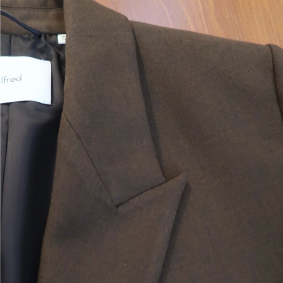 Brown Aritzia (Wilfred) Blazer, Size 6 🤎 - Picture 3 of 4